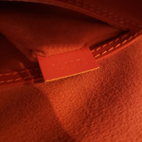 Louis Vuitton Alma PM - Picture 6 of 13